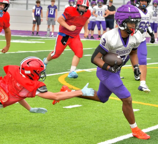 Huskies clash with Indians during football scrimmage